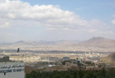 Almotamar Net - Former President of Sanaa University Dr Naser al-Awlaqi on Tuesday called on the parliament, Shoura council and civil organisations for quick action to encounter the problem of water exhaustion seriously as the city of Sanaa is threatened completely by drought, stressing the importance of creating modern irrigation methods that would help find a kind of balance. 