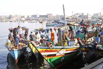 Almotamar Net - Yemen Interior Ministry has said Sunday that Saudi Arabia authorities have recently released 7 Yemeni fishermen who were a few days ago forced by strong winds and high sea waves in the high seas to seek refuge in the Saudi island of Al-Bark. 

