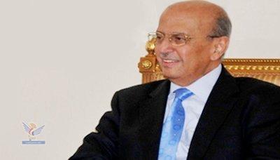 Almotamar Net - Foreign Minister Abu Bakr al-Qirbi received on Sunday a copy of the credentials of newly appointed Libyan ambassador to Yemen Ramadan Faraj Bazama. 

Al-Qirbi also reviewed with the Libyan diplomat the bilateral relations between the two brotherly countries and ways of enhancing them in addition to the developments at the Arab arena.
