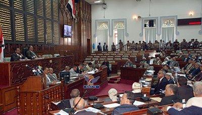 Almotamar Net - The parliaments presidium on Sunday called the parliaments members to convene next Saturday, within the third period of the first session of its 12th annual convening. 

In its meeting chaired by the Parliaments Speaker Yahya al-Raei, the presidium discussed a number of topics in its agenda and took the necessary procedures about 
